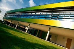 Panele ROCKPANEL stosowane są do tworzenia fasad, elementów ozdobnych wokół dachów oraz elementów wykończeniowych w budynkach, Rockwool