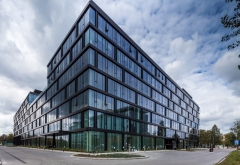Wysokoselektywne szkło SunGuard SN 62/34 na budynku Konstruktorska Business Center to rozwiązanie doskonale dostosowane do pogodowych warunków Warszawy, Guardian