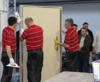 Osadzanie płyty wielkoformatowej na ścienie - łatwe układanie z zaprawą Sopro FKM(R) XL, Sopro