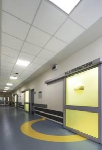 Fot. Armstrong Board - najbardziej popularne krawędzie sufitów podwieszanych, w całości widoczny jest ruszt nośny