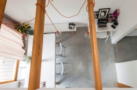Widok z&nbsp;antresoli w&nbsp;Simple House