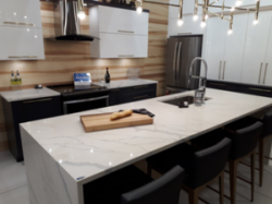 Inspiracje wnętrzarskie z materiałami Calacatta w roli głównej