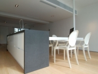 Blat Gobi Grey w nowoczesnej kuchni Fot: Technistone